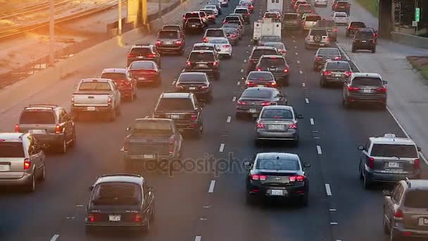 Muitos carros em rodovias em Chicago tráfego — Vídeo de Stock