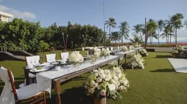 Her şey ayarlanır ve hyatt, maui, hawaii resort okyanus kıyısında düğün için hazır