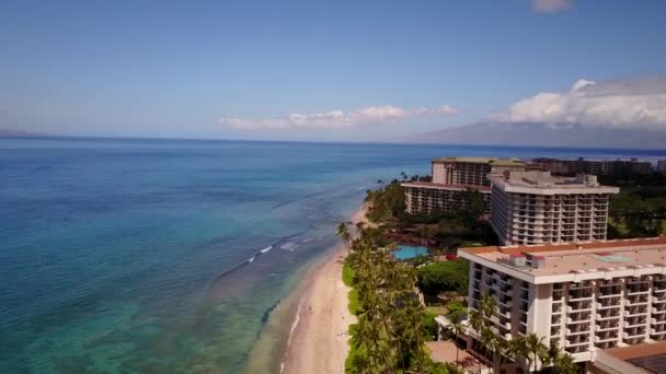 survoler hyatt station de luxe, belle nature et océan pacifique sur le fond du ciel bleu sur l'île de Maui, Hawaï 