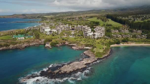 Bellissimo filmato aereo dei 5 resort più costosi sulla riva dell'oceano su maui, hawaii — Video Stock