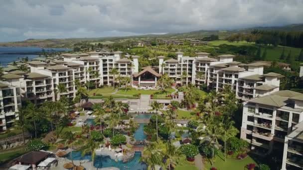 Aloha de maui, hawaii-a montagem resort mais moderno kapalua com bela natureza tropical — Vídeo de Stock