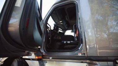 Salon yeni bir modern kamyon