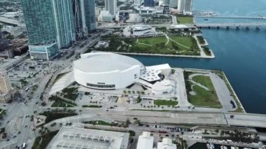 miami finans bölgesine ve okyanus kıyısında sunny Isles beach Bilim Müzesi hava Panoraması