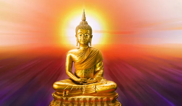 Estátua de Buda com aura no fundo vermelho — Fotografia de Stock