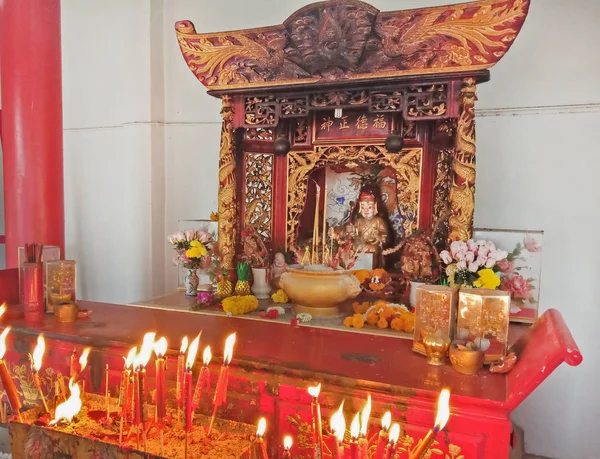 Interior, adoração de deus chinês na Tailândia — Fotografia de Stock