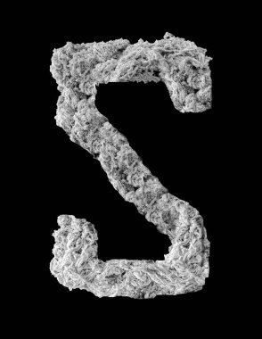 Büyük harf S - Örümcek Ağı 'ndan yapılmış, siyah arkaplan