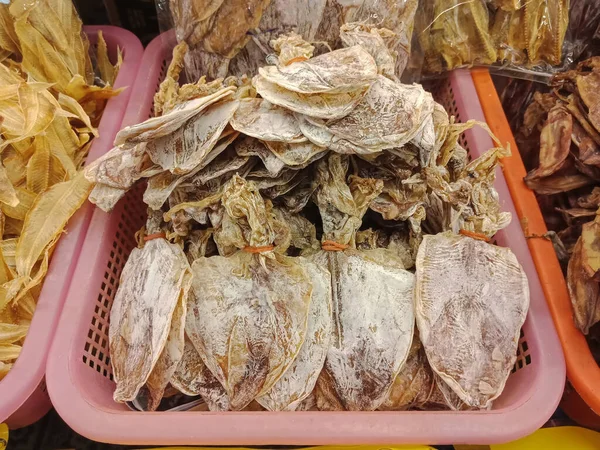 Grupo Calamares Secos Cesta Plástico Para Venta Comida Tailandesa — Foto de Stock