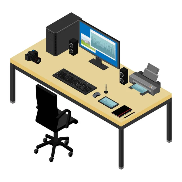 Na pracovním místě programátora na volné noze a křeslo. Počítač, přenosný počítač, tiskárna, grafický tablet, kamera a notebook na psacím stole v kanceláři. — Stock fotografie