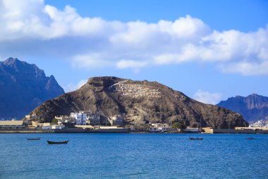 Aden, Yemen - Decsember 21: Cazibe Aden - reklam cep telefonu operatörü bir kaya üzerinde 21 Aralık 2014 yılında Sanaa.