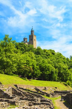 Veliko Tarnovo, Bulgaristan Kalesi'nin güzel bir manzara bir güneşli yaz gününde