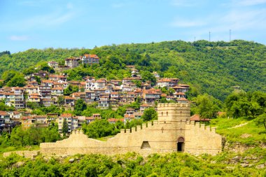 Veliko Tarnovo, Bulgaristan Kalesi'nin güzel bir manzara bir güneşli yaz gününde