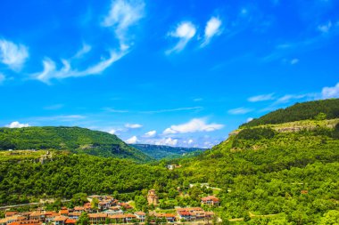 Veliko Tarnovo, Bulgaristan Kalesi'nin güzel bir manzara bir güneşli yaz gününde