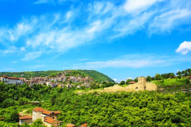 Veliko Tarnovo, Bulgaristan Kalesi'nin güzel bir manzara bir güneşli yaz gününde
