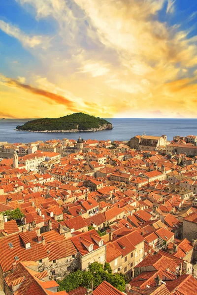 Tarihi Dubrovnik, Hırvatistan, gün batımında güzel görünümü