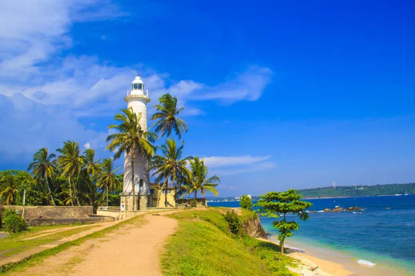 Piękny widok na słynną latarnię morską w Fort Galle, Sri Lanka, w słoneczny dzień — Zdjęcie stockowe