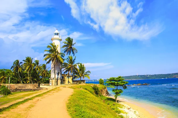 Piękny widok na słynną latarnię morską w Fort Galle, Sri Lanka, w słoneczny dzień — Zdjęcie stockowe