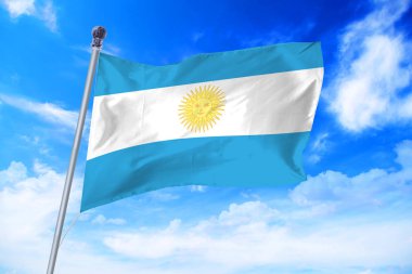 Masmavi bir gökyüzü karşı gelişen Arjantin bayrağı