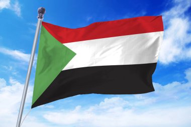 Masmavi bir gökyüzü karşı gelişen Sudan bayrağı