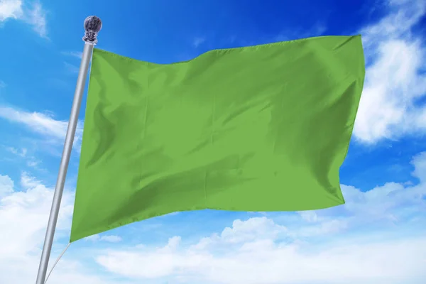 Прапор Лівії розвиваються проти ясного неба — стокове фото
