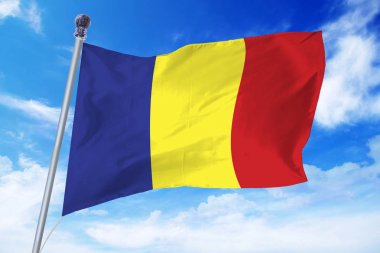 Masmavi bir gökyüzü karşı geliştirmek Romanya bayrağı