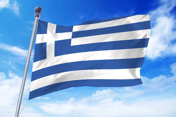 Vlajka Řecka vývoj proti jasné modré oblohy — Stock fotografie