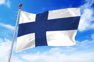 Masmavi bir gökyüzü karşı gelişen Finlandiya bayrağı
