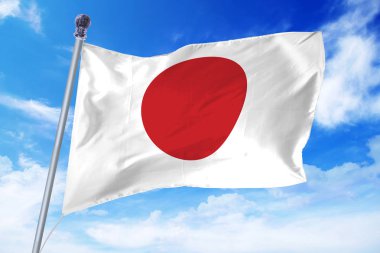 Masmavi bir gökyüzü karşı gelişen Japonya bayrağı