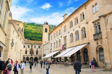 Dubrovnik, Hırvatistan - 21 Mayıs: Güzel manzarasına Stradun - Dubrovnik, Hırvatistan Dubrovnik'in eski şehir üzerinde 21 Mayıs 2016 güneşli bir günde merkezi sokak.