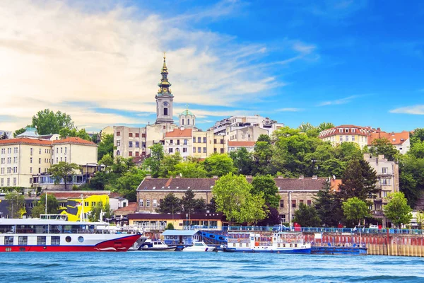Belgrad tarihi merkezi Sava Nehri, Sırbistan kıyısında güzel manzara