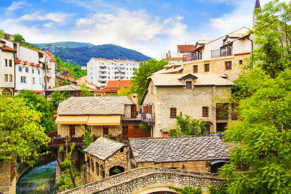 Hermosas vistas del distrito histórico de Brankovac de Mostar en Bosnia y Herzegovina — Foto de Stock