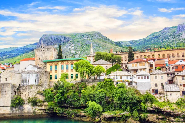 Hermosas vistas de la arquitectura histórica de Mostar, Bosnia y Herzegovina —  Fotos de Stock