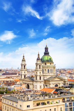 Güzel manzarasına Saint Stephen Bazilikası'na ve tarihi merkezi Budapeşte, Macaristan