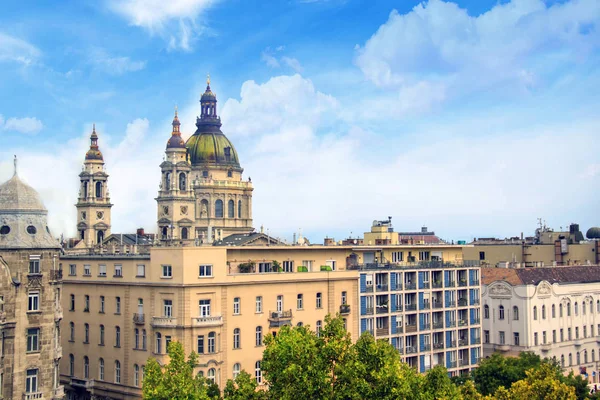 Güzel manzarasına Saint Stephen Bazilikası'na ve tarihi merkezi Budapeşte, Macaristan