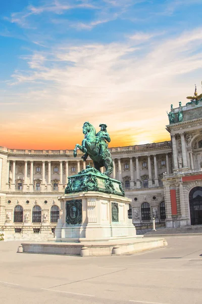 Konny pomnik Eugeniusza Sabaudzkiego przed krajowym Biblioteka Austrii w Wiedniu — Zdjęcie stockowe