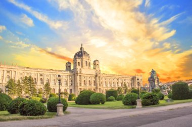 Güzel manzarasına Sanat Tarih Müzesi ve bronz anıt İmparatoriçe Maria Theresa Viyana, Avusturya