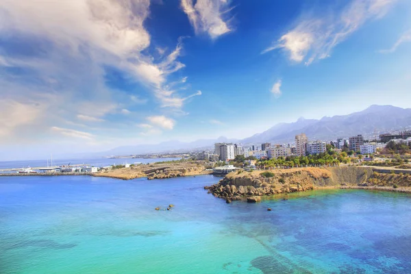 Bela vista do novo porto de Kyrenia (Girne), Norte de Chipre — Fotografia de Stock