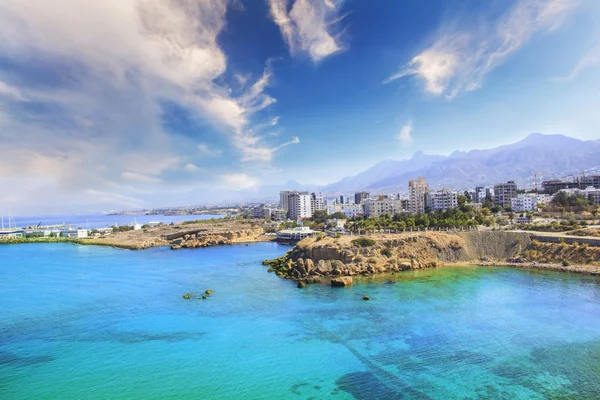 Bela vista do novo porto de Kyrenia (Girne), Norte de Chipre — Fotografia de Stock