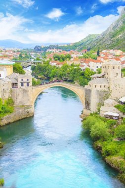 Mostar ortaçağ şehir Bosna ve Hersek'teki eski Köprüsü'nden güzel manzara