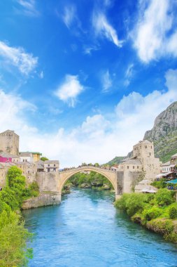 Mostar ortaçağ şehir Bosna ve Hersek'teki eski Köprüsü'nden güzel manzara