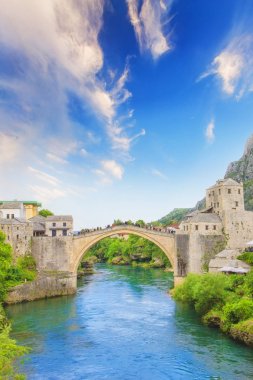 Mostar ortaçağ şehir Bosna ve Hersek'teki eski Köprüsü'nden güzel manzara