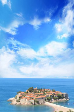 St. Stefan (Sveti Stefan) Island resort güzel manzarasına Budva Riviera, Budva, Karadağ güneşli bir günde