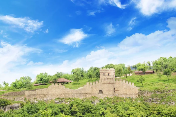 Beautiful View Ancient Fortress Tsarevets Mountains Veliko Tirnovo Bulgaria — Stock Photo, Image