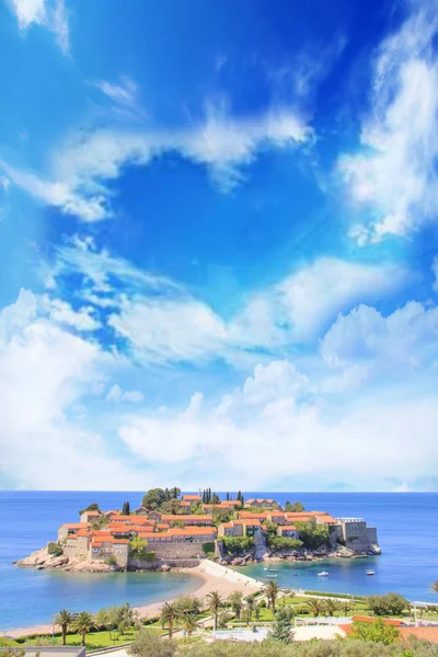 St. Stefan (Sveti Stefan) Island resort güzel manzarasına Budva Riviera, Budva, Karadağ güneşli bir günde