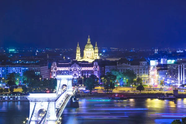 Przepiękny Widok Bazylikę Saint Istvan Szechenyi Most Łańcuchowy Nad Dunajem — Zdjęcie stockowe