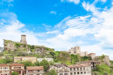 Kruja ortaçağ şehir sencan-Saltiki dağ Arnavutluk'ta üstündeki güzel görünümü