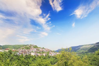 Güzel manzarasına Tsarevets dağlarında Veliko Tirnovo, Bulgaristan