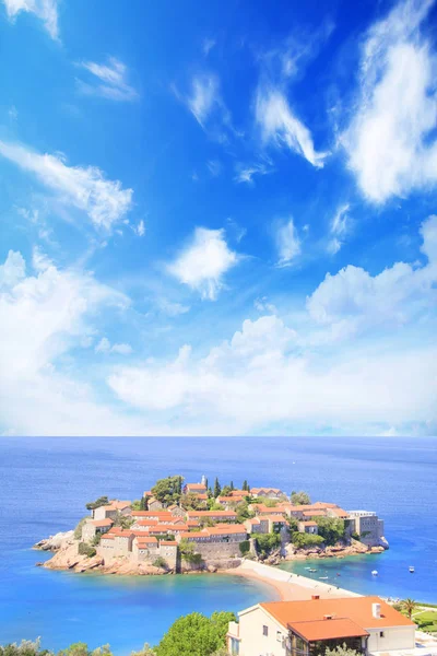 St. Stefan (Sveti Stefan) Island resort güzel manzarasına Budva Riviera, Budva, Karadağ güneşli bir günde