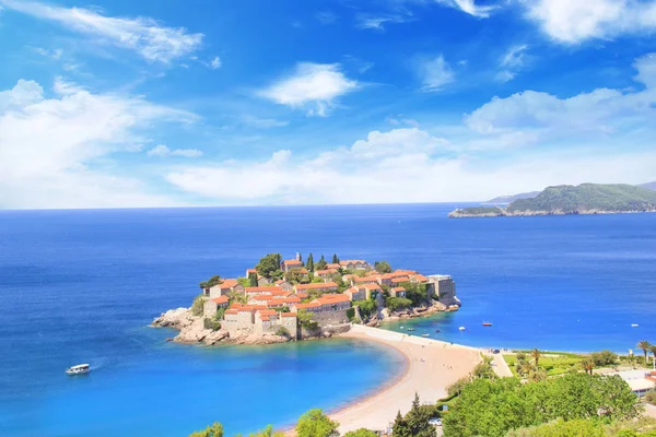 St. Stefan (Sveti Stefan) Island resort güzel manzarasına Budva Riviera, Budva, Karadağ güneşli bir günde