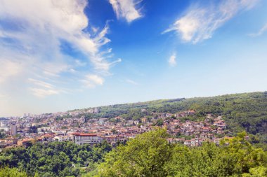 Güzel manzarasına Tsarevets dağlarında Veliko Tirnovo, Bulgaristan