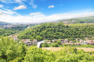 Güzel manzarasına Tsarevets dağlarında Veliko Tirnovo, Bulgaristan